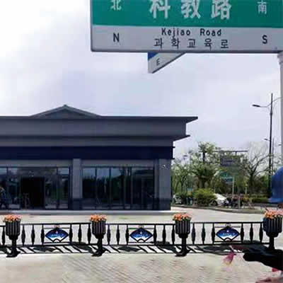 道路景觀護(hù)欄=不銹鋼花箱護(hù)欄02.jpg